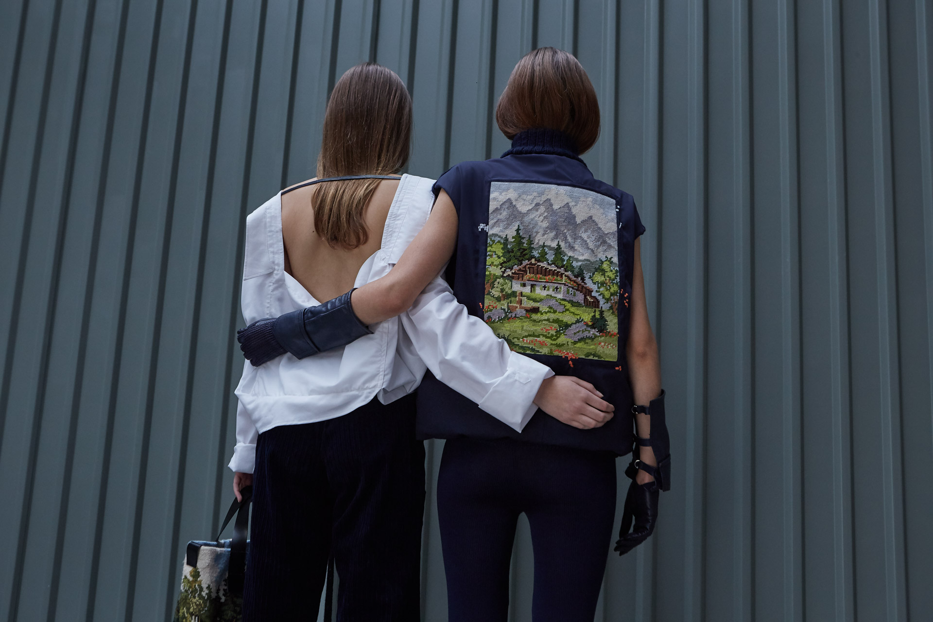 AMAZON, the future is female. — Blouse Regina Schäfer Trousers, Handbag & Vest Joana Stich Knitted Trousers Anna Blum Gloves Julia Emmrich