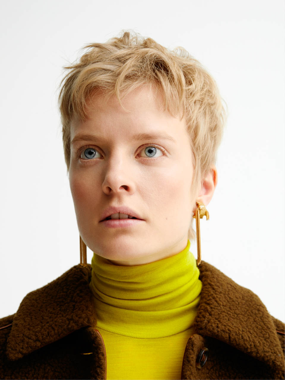 Falling &mdash; Jacket A&Eacute;RON Rollneck ARKET Earrings Dior Vintage