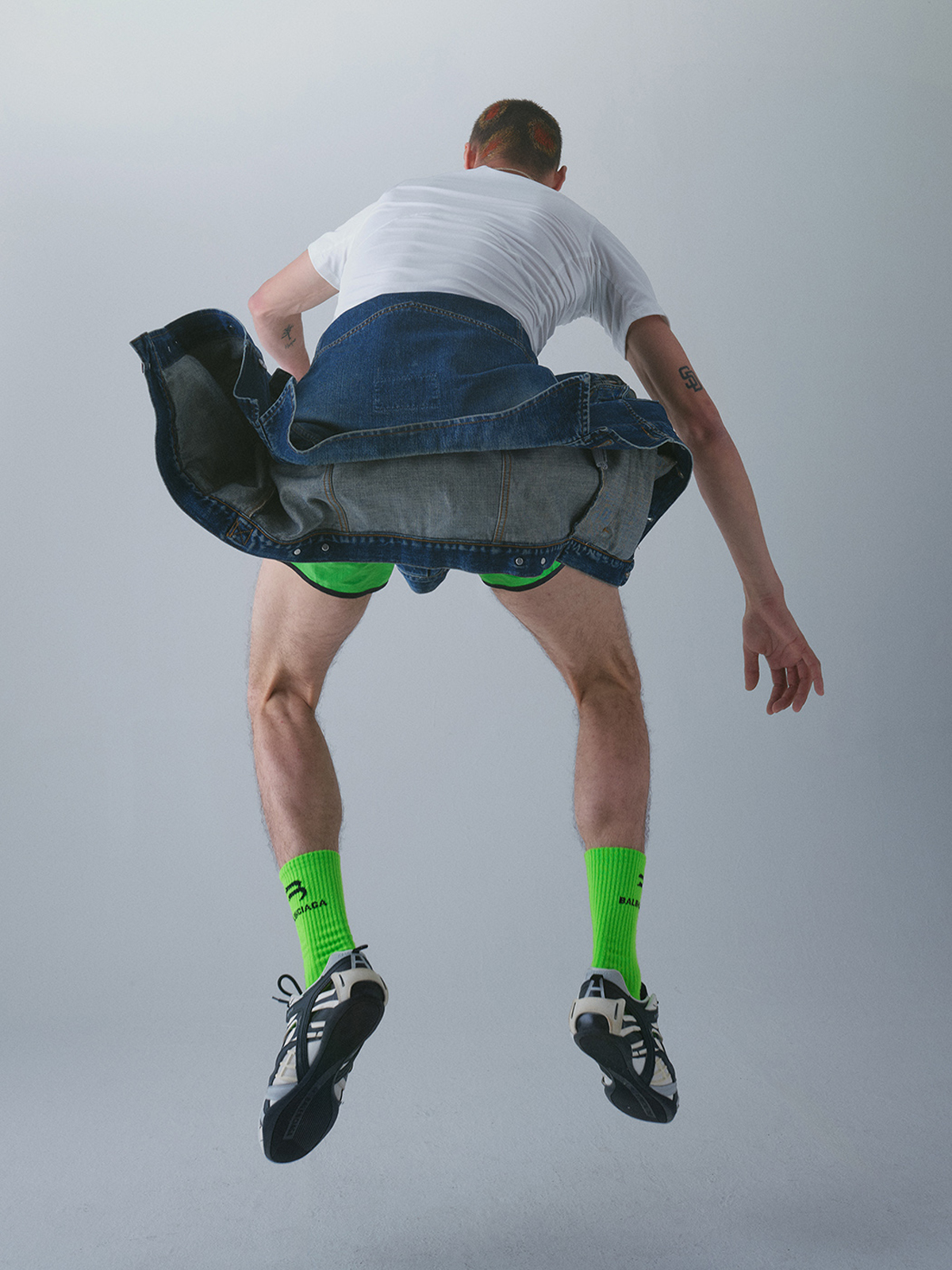 IVRY — T-shirt Under Armour Short Balenciaga Denim Jacket Vintage Socks & Sneakers Balenciaga