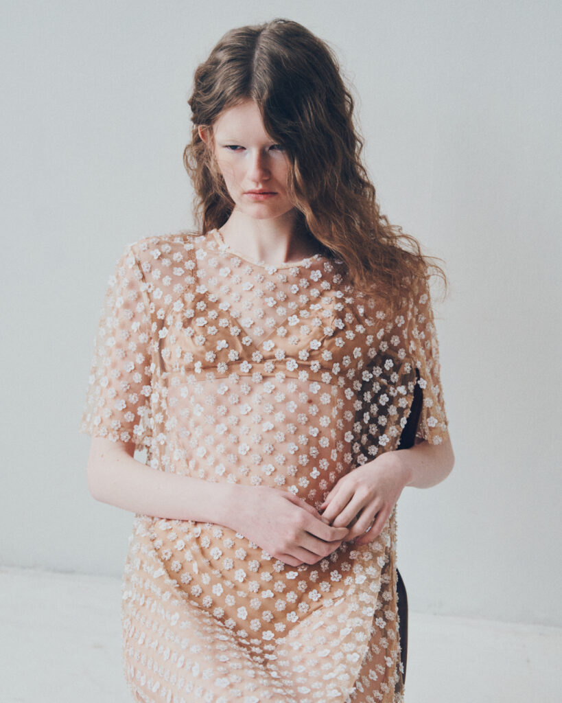 Unravel. – Cover Image