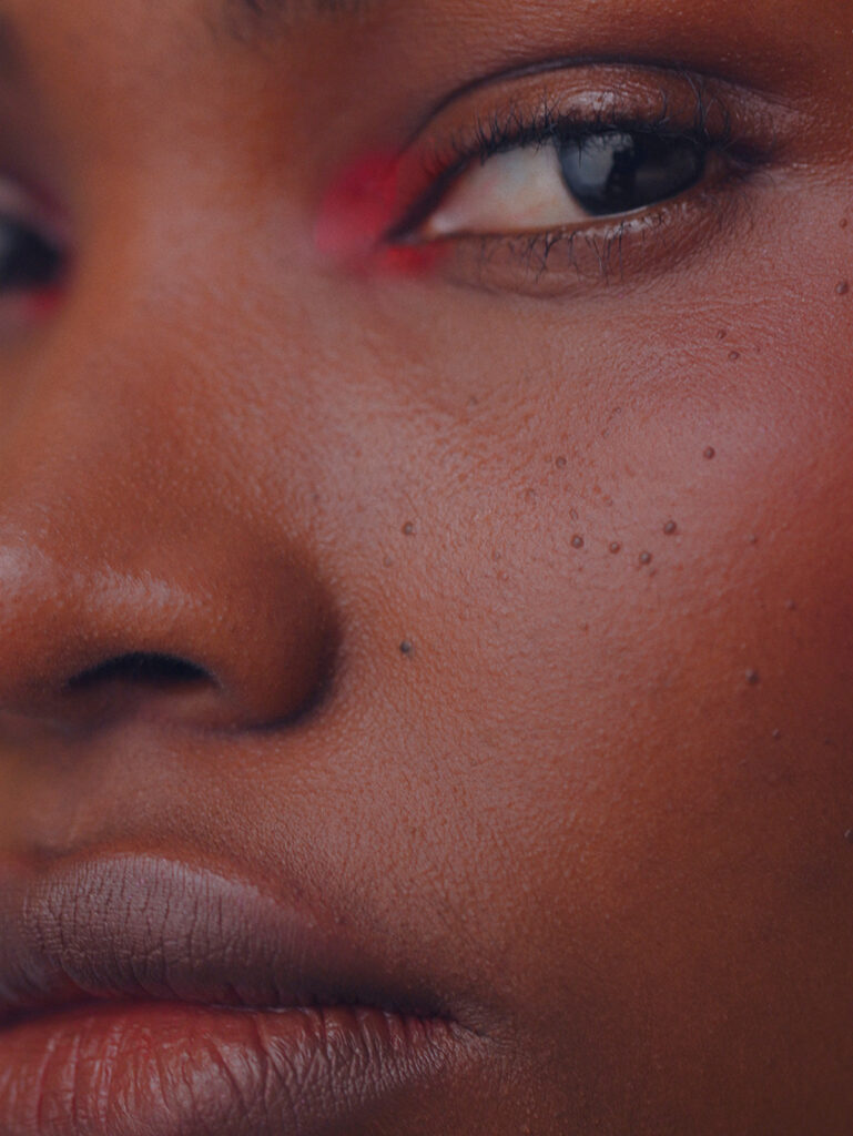 Nueé – Cover Image