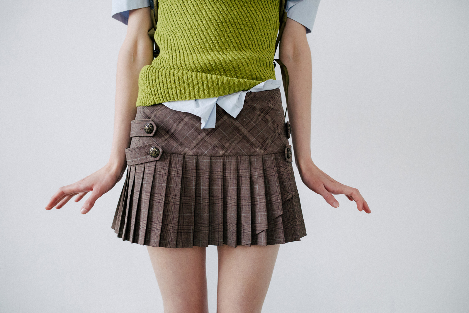 En Forme &mdash; Shirt Gestuz by Sellpy Top &Other Stories Skirt Guess Jeans by Sellpy Backpack Kl&auml;ttermusen